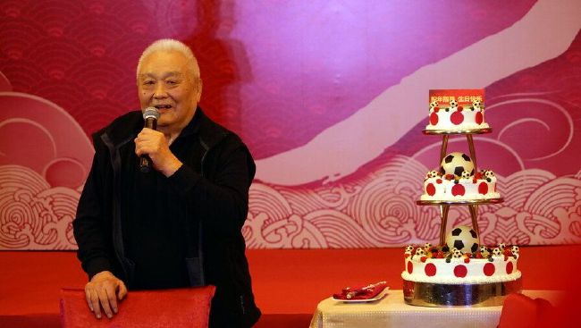 “朋友们，不要为我的死亡悲哀，为我笑吧！