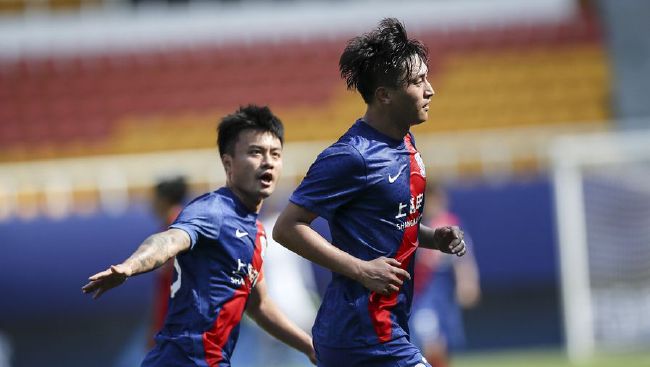 11日，片中主人公“纸兔”与“纸松鼠”携手来到位于东京六本木的知名传媒公司Oricon本 筱田麻里子惊变“贵妇” 抹胸婚纱佩戴上亿珠宝 2012-02-09 2月8日，人气少女天团AKB48成员筱田麻里子现身东京，为她担当日语配音的美国影片《时间规划局》（导演安德鲁•尼科尔）宣传造势。