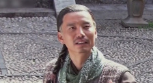 网传《小丑》试镜片段 菲尼克斯版小丑装扮曝光 2018-09-22 近日，单行片《小丑》公布了杰昆·菲尼克斯的试镜片段。